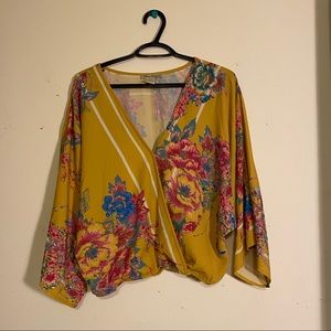 FLYING TOMATO — Floral, Flowy Top